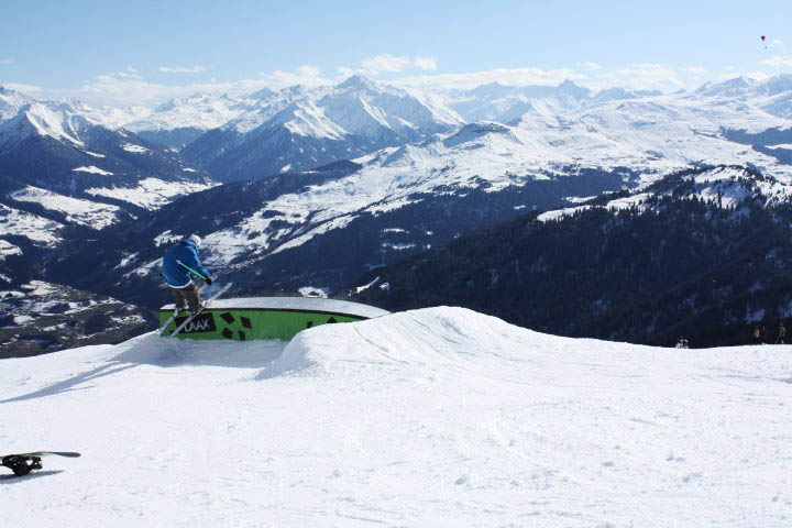 LAAX