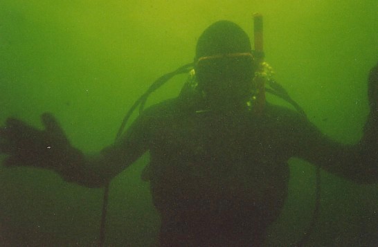 lac simon  near Montebello.............  some 55 feets under the surface :P...it was so fucking cold