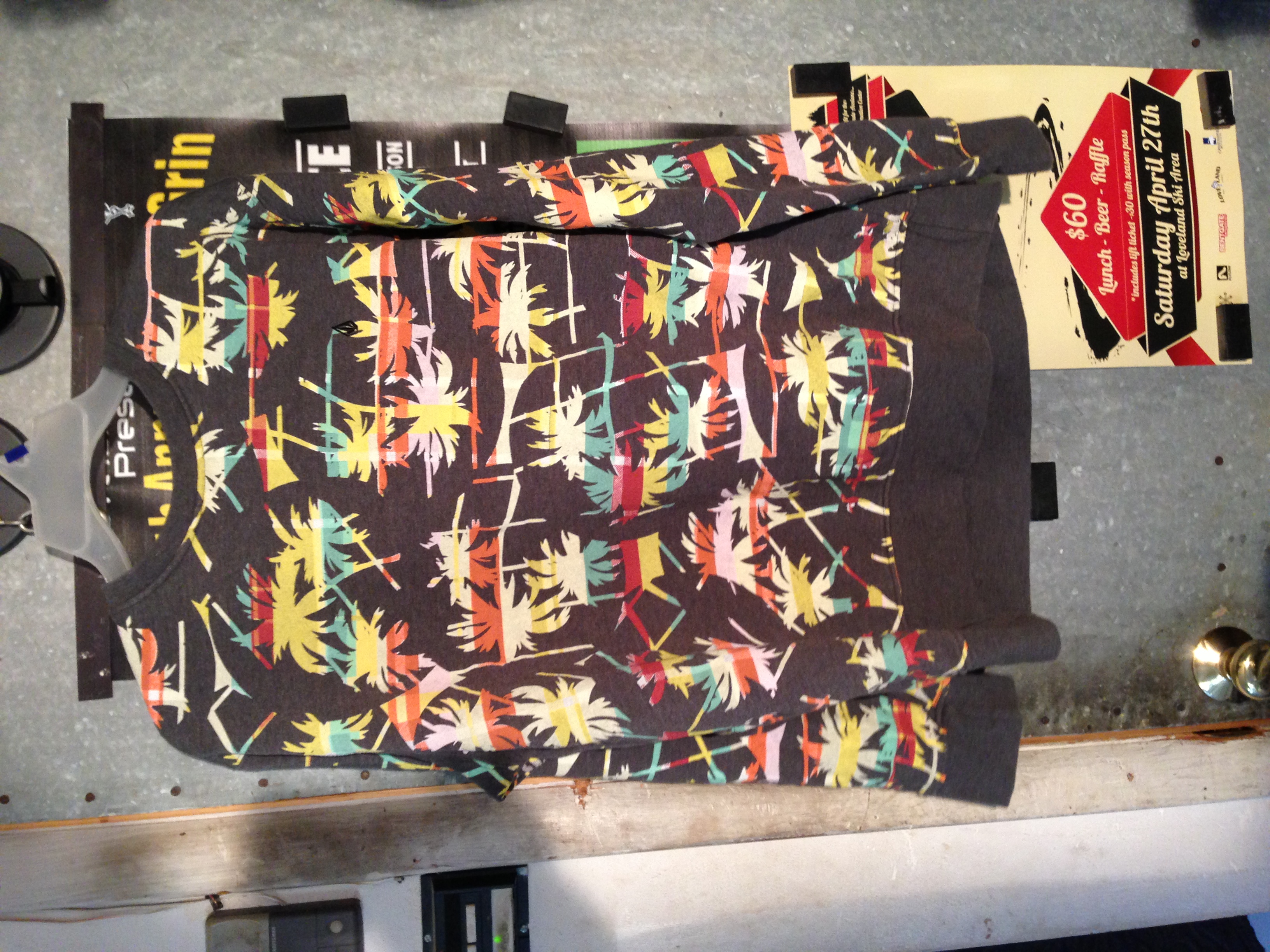 large volcom sweatshirt