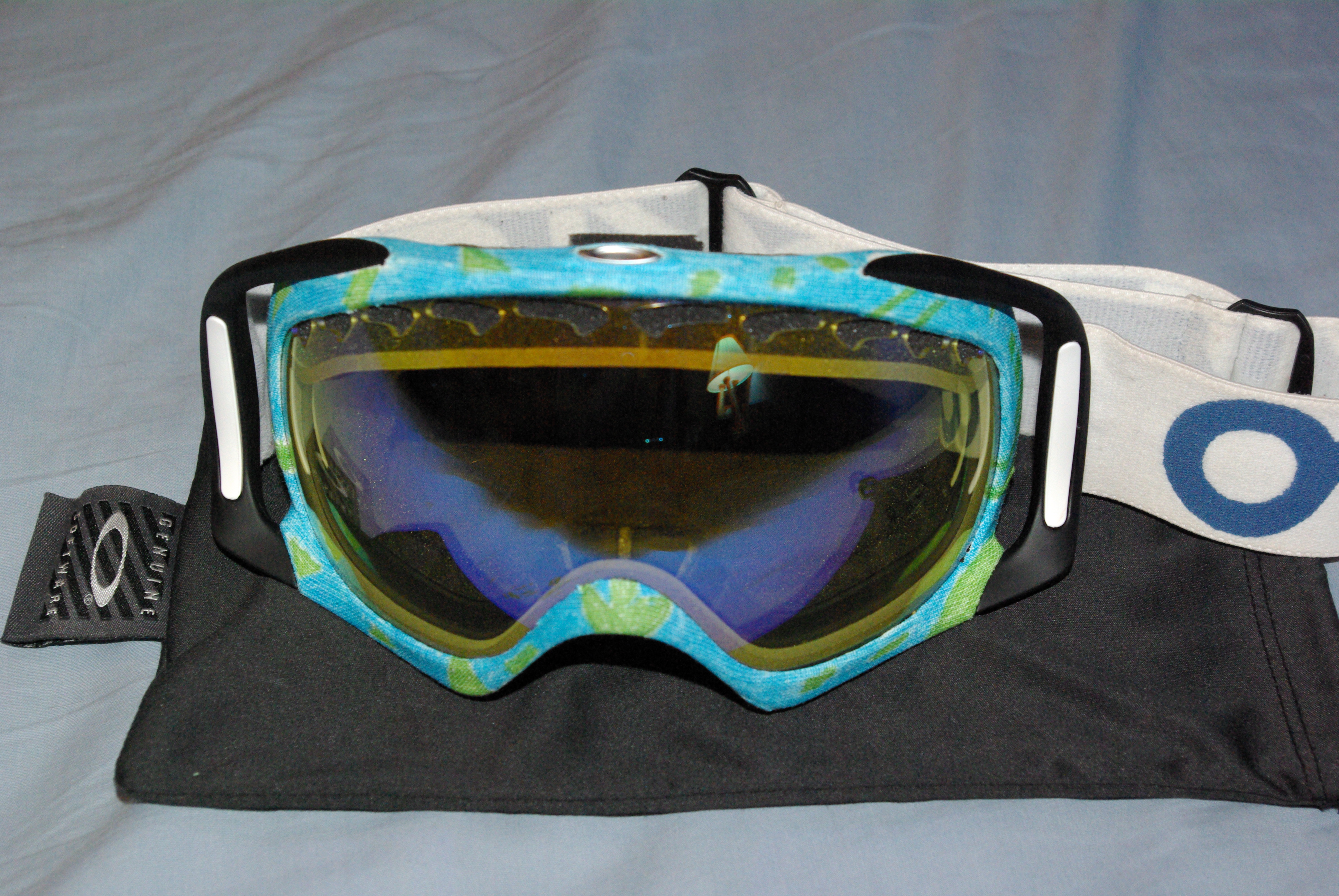 Light blue/lime green retro Crowbars.