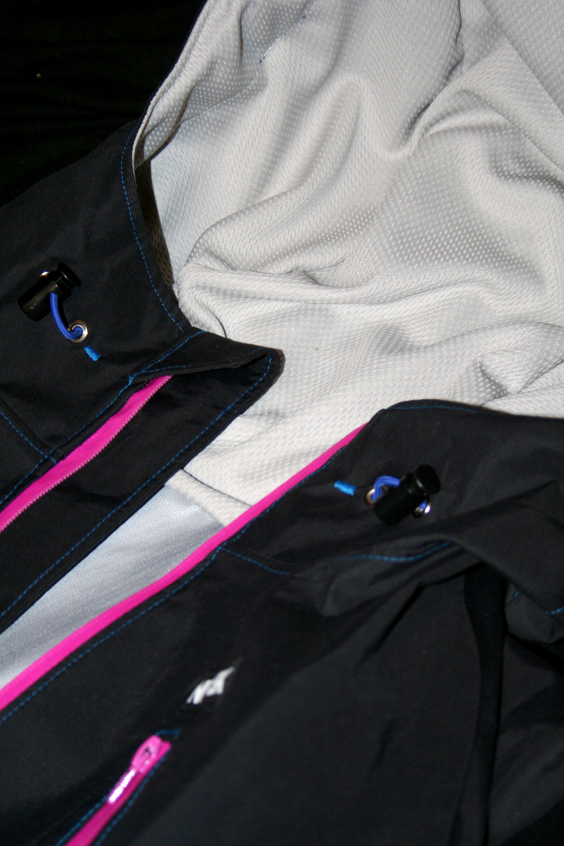 Light weight mesh hood and pocket lining