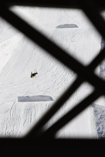 Lincoln japan through the bridge at snowpark