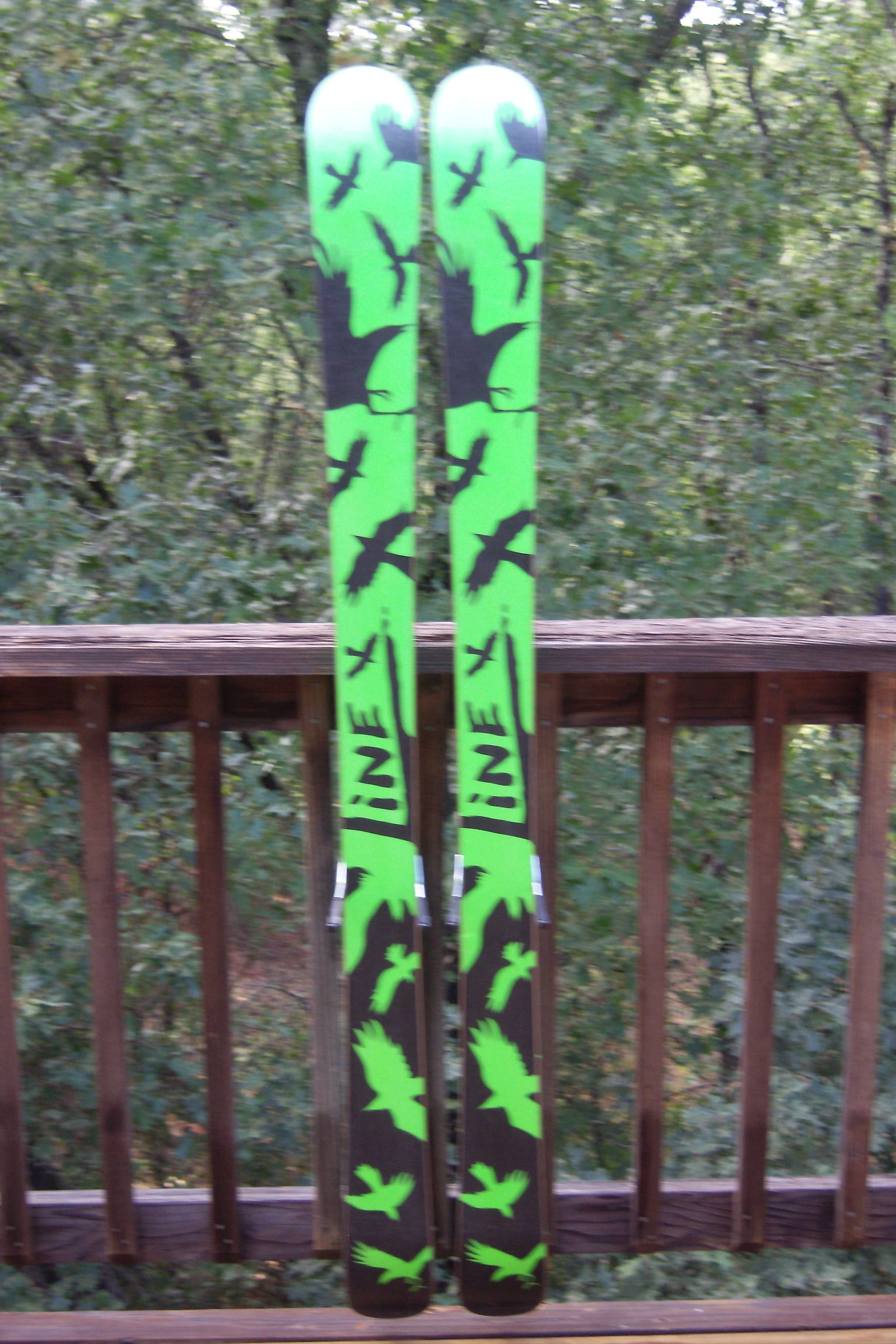 LINE CHRONIC PARK SKIS 156 (Backside)