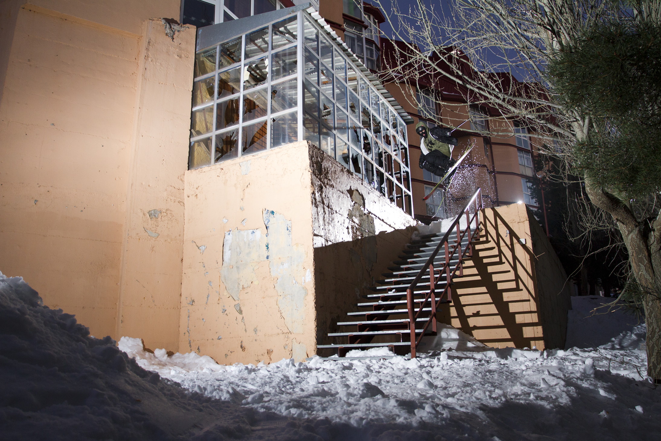 Lip-sliding bank robber