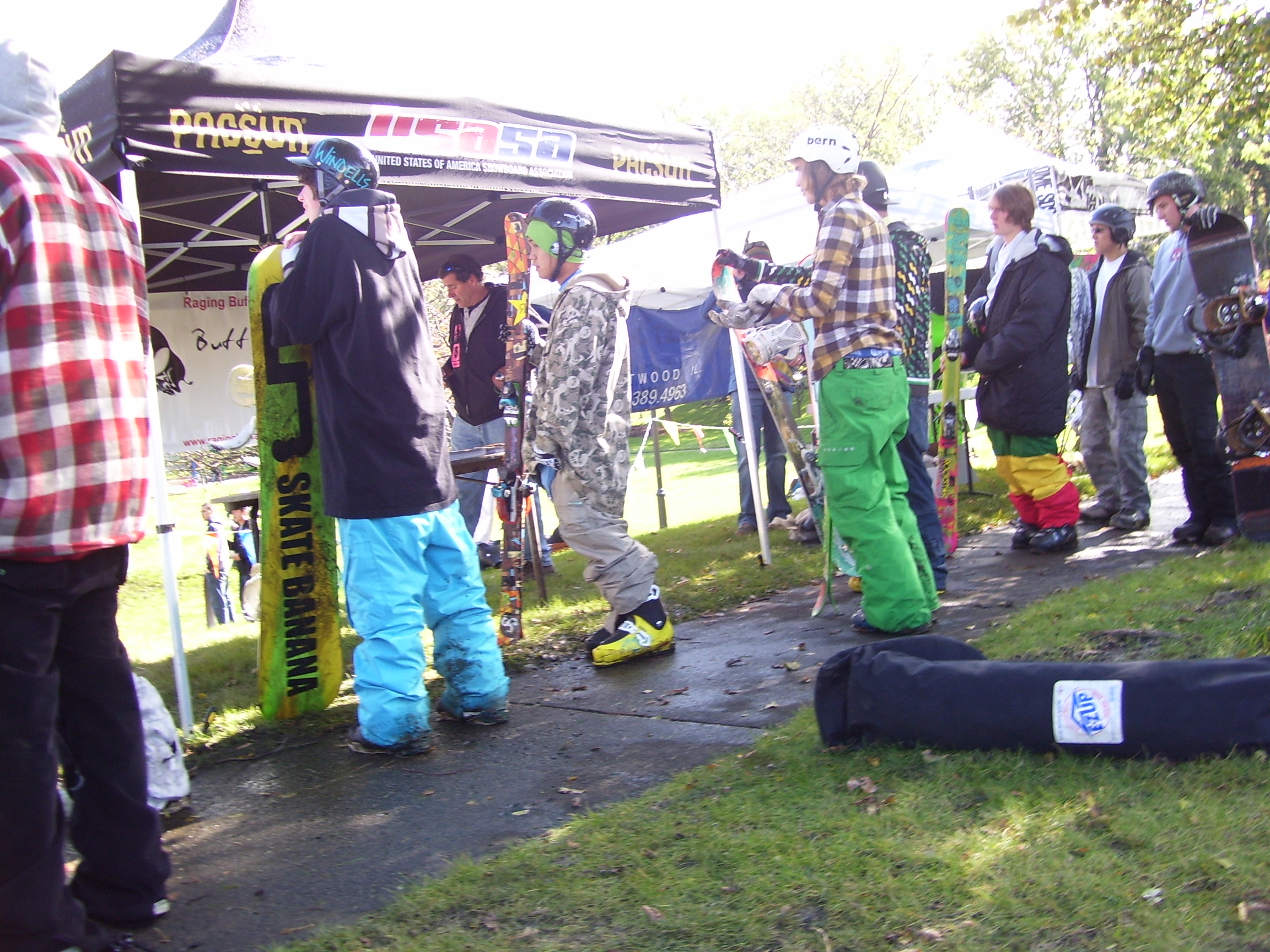 Lot of young ski and snowboarders at pac sun rail jam