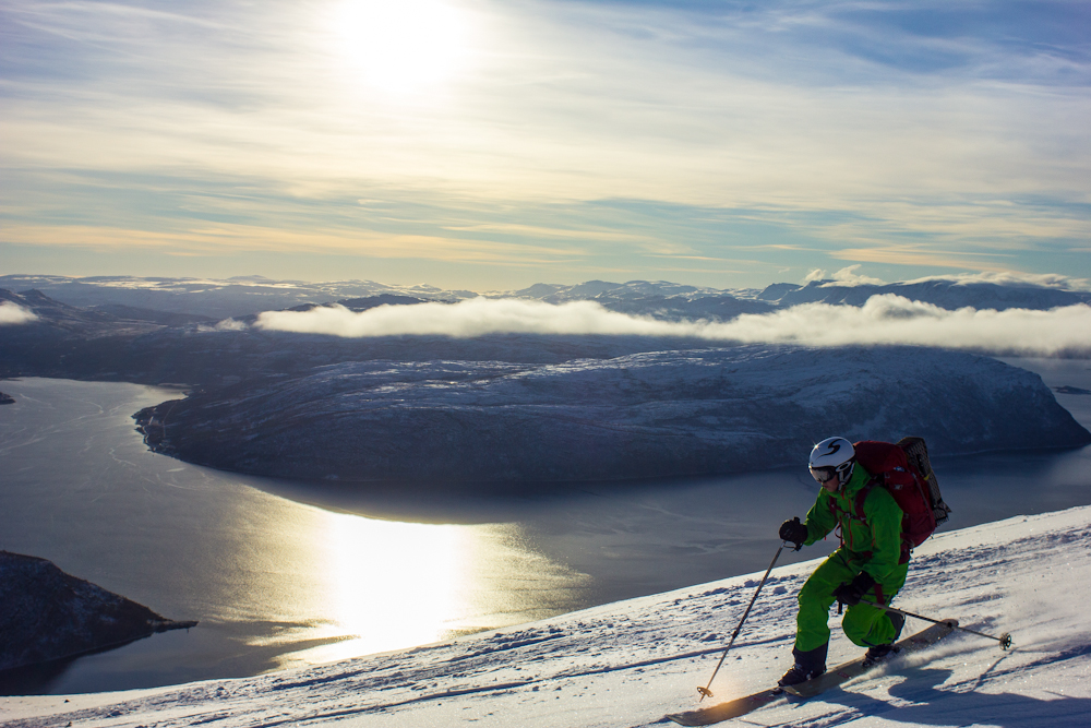 Making turns above the fjord