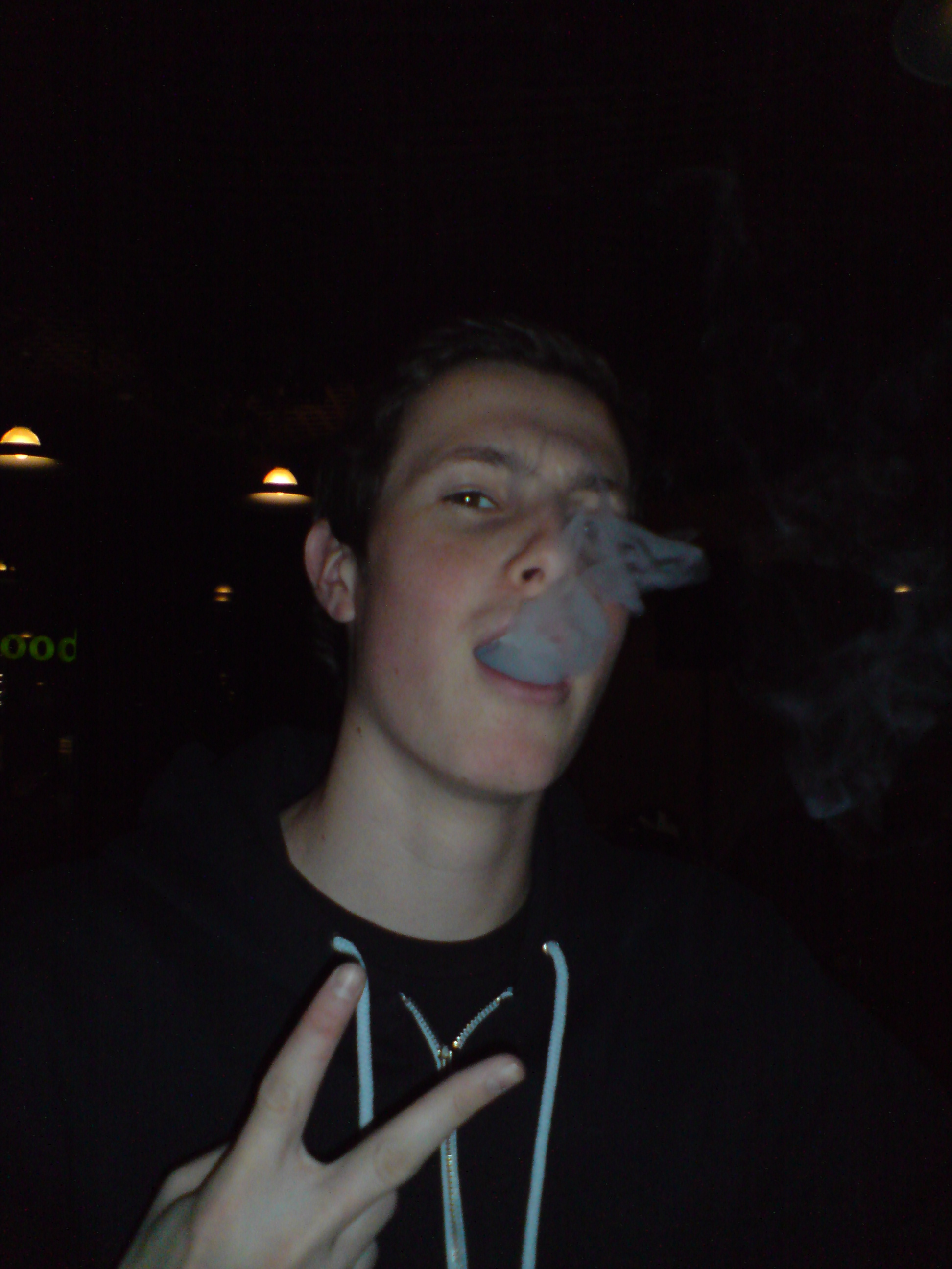 Me smoken hookah
