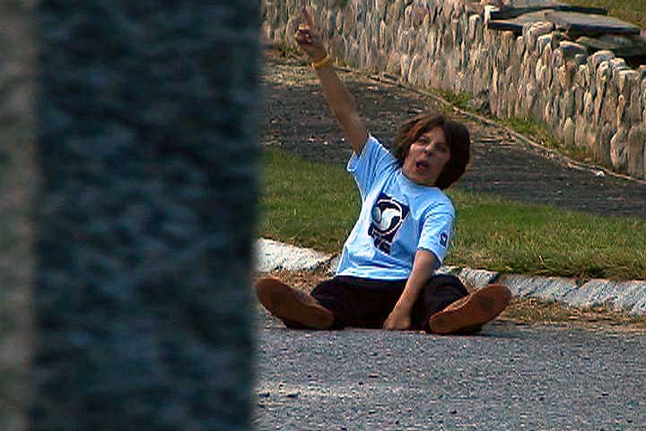 Midget Child See danger in the skies