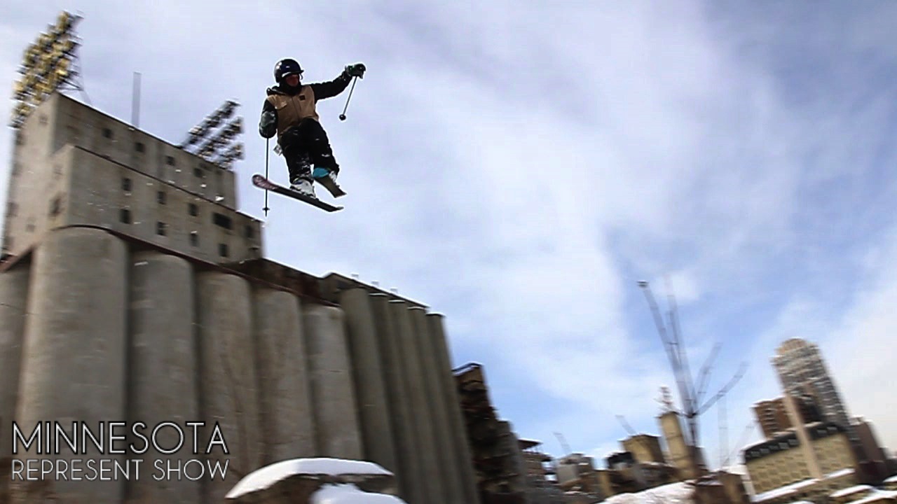 MNREPSHOW 180 over the city