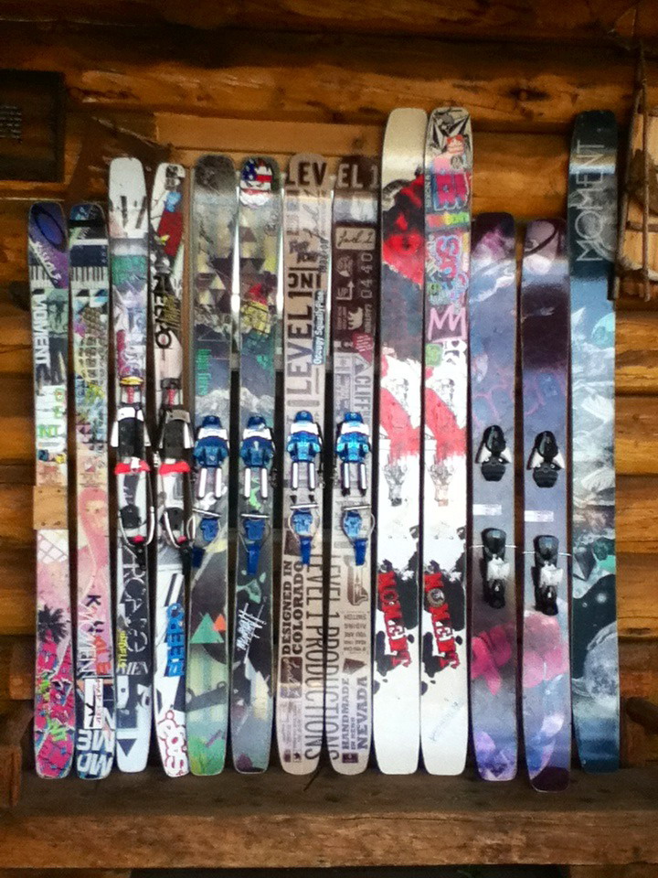 MOMENT SKIS