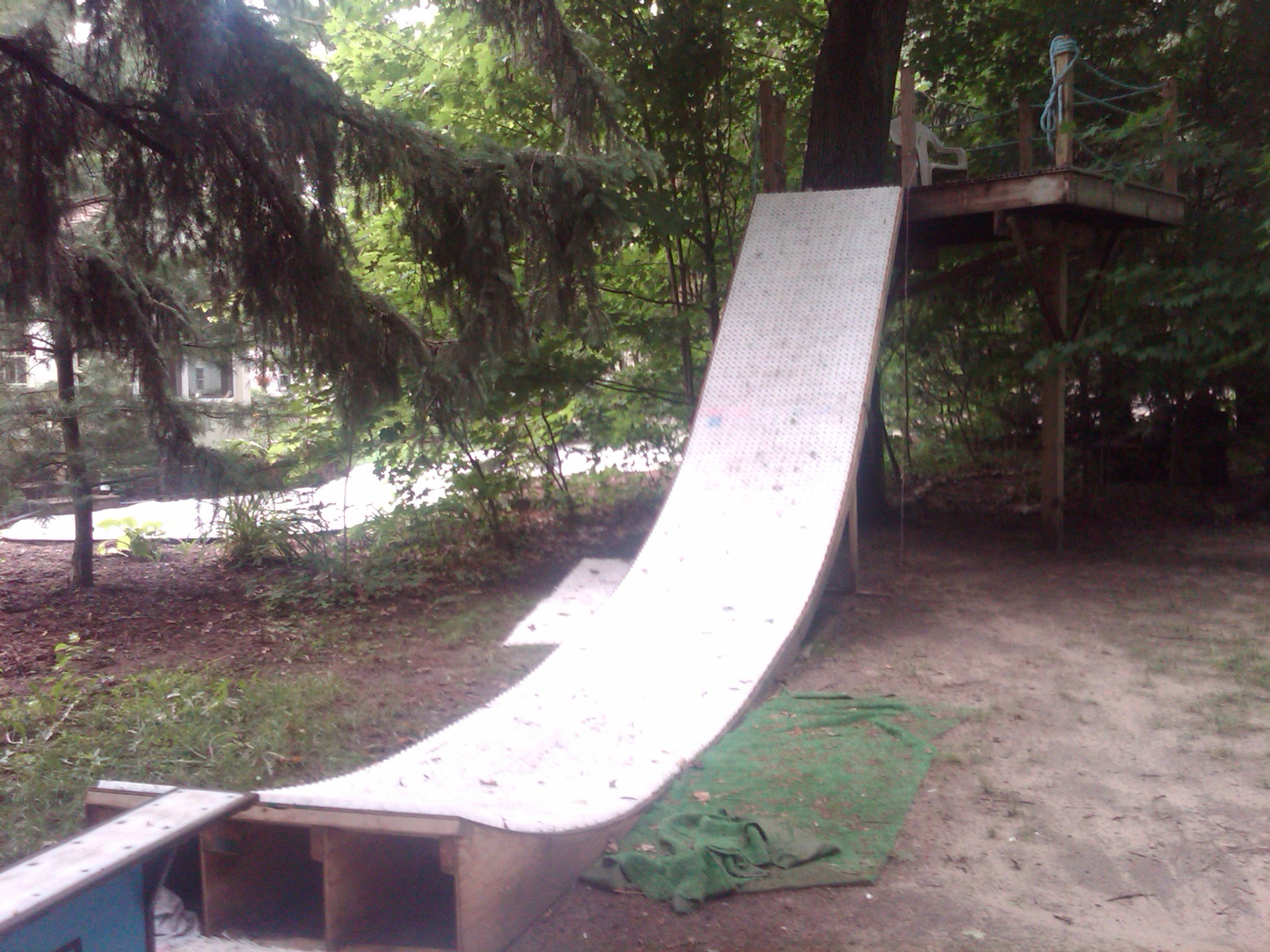 MSnow treehouse drop in