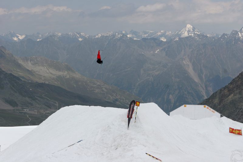 Mute air across corner