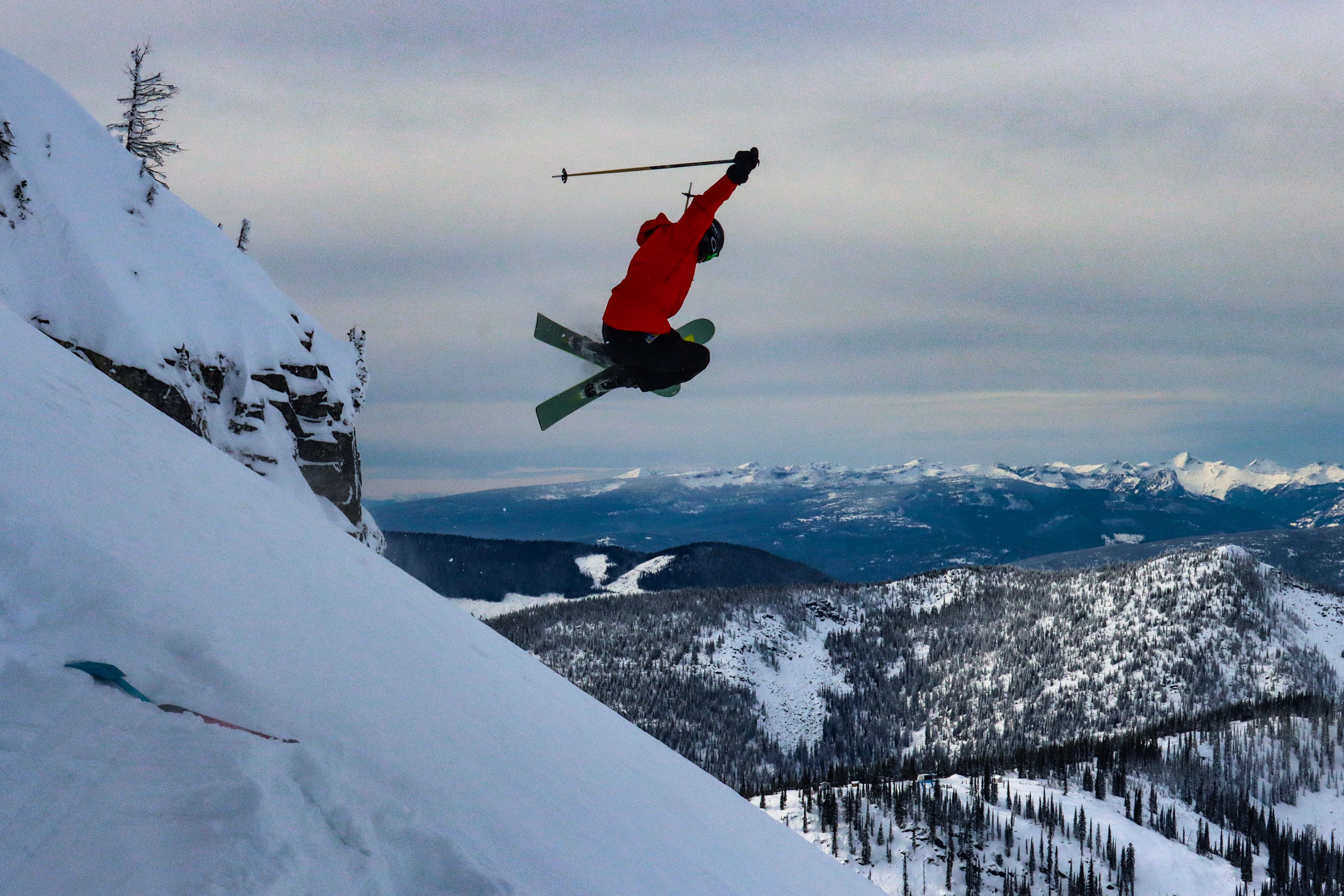 Mute grabs and mountain ridges.