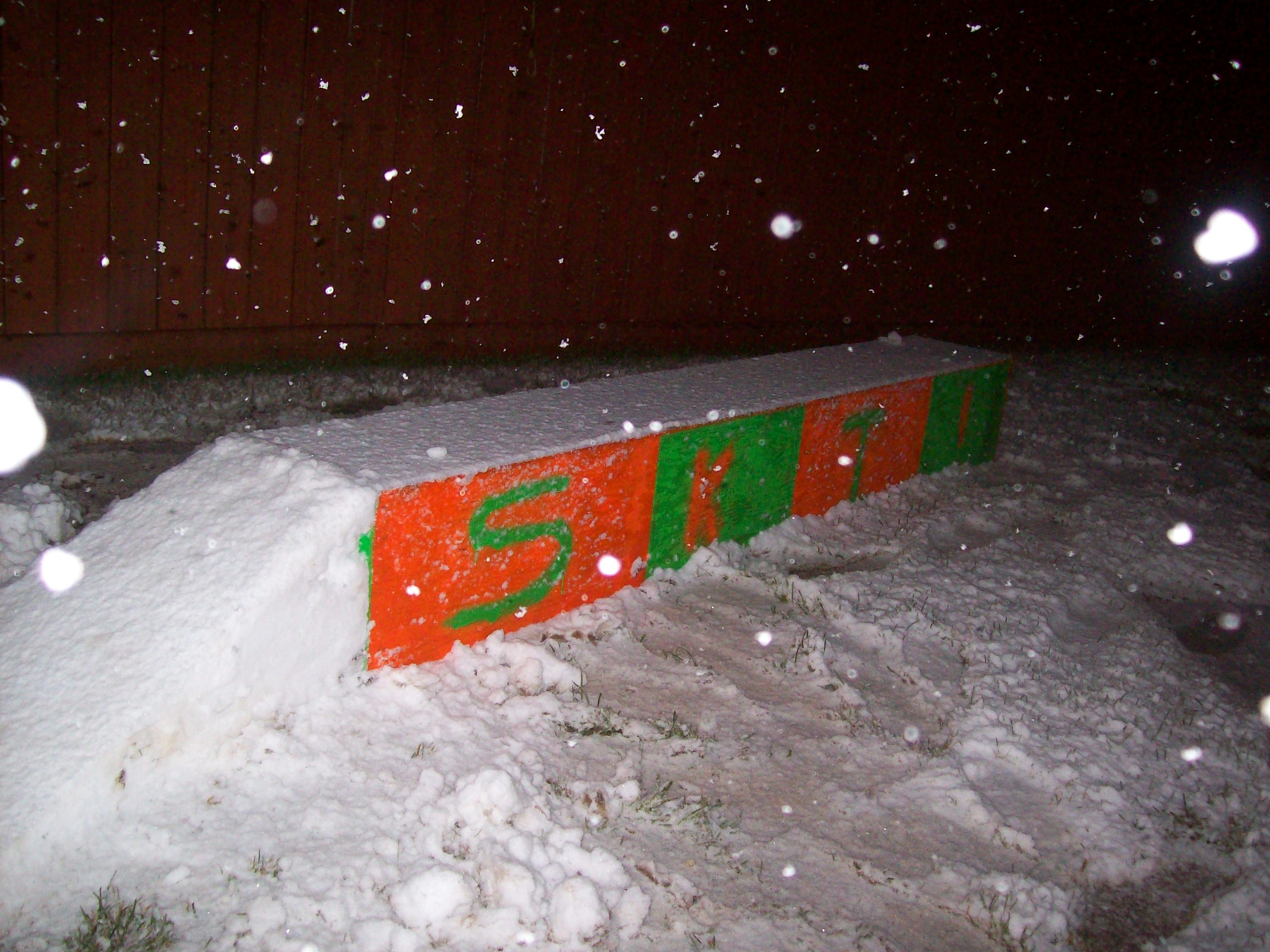 New box side 2... SKI!