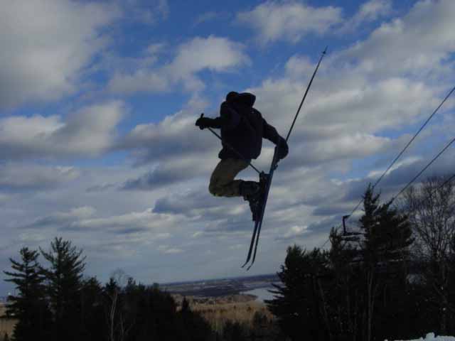 nice day, nice background, crappy skier