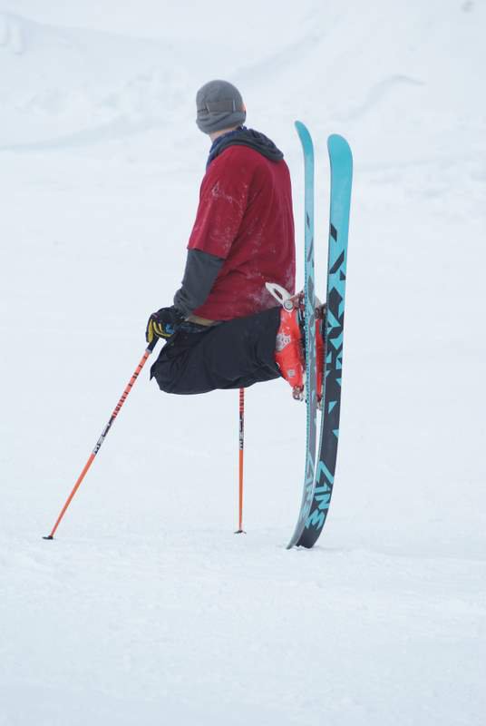 No rails.. just a tip stand