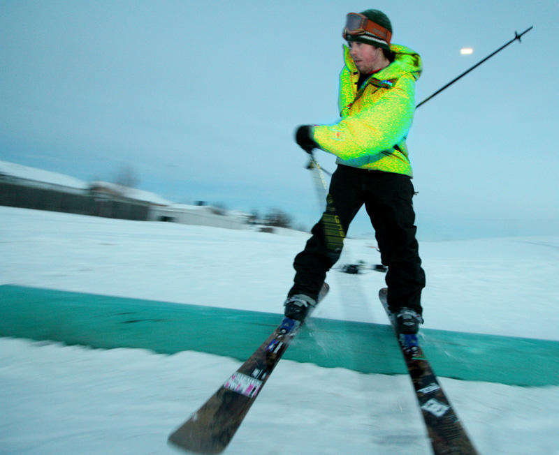 Nude Backgammon With Swimsuit Models