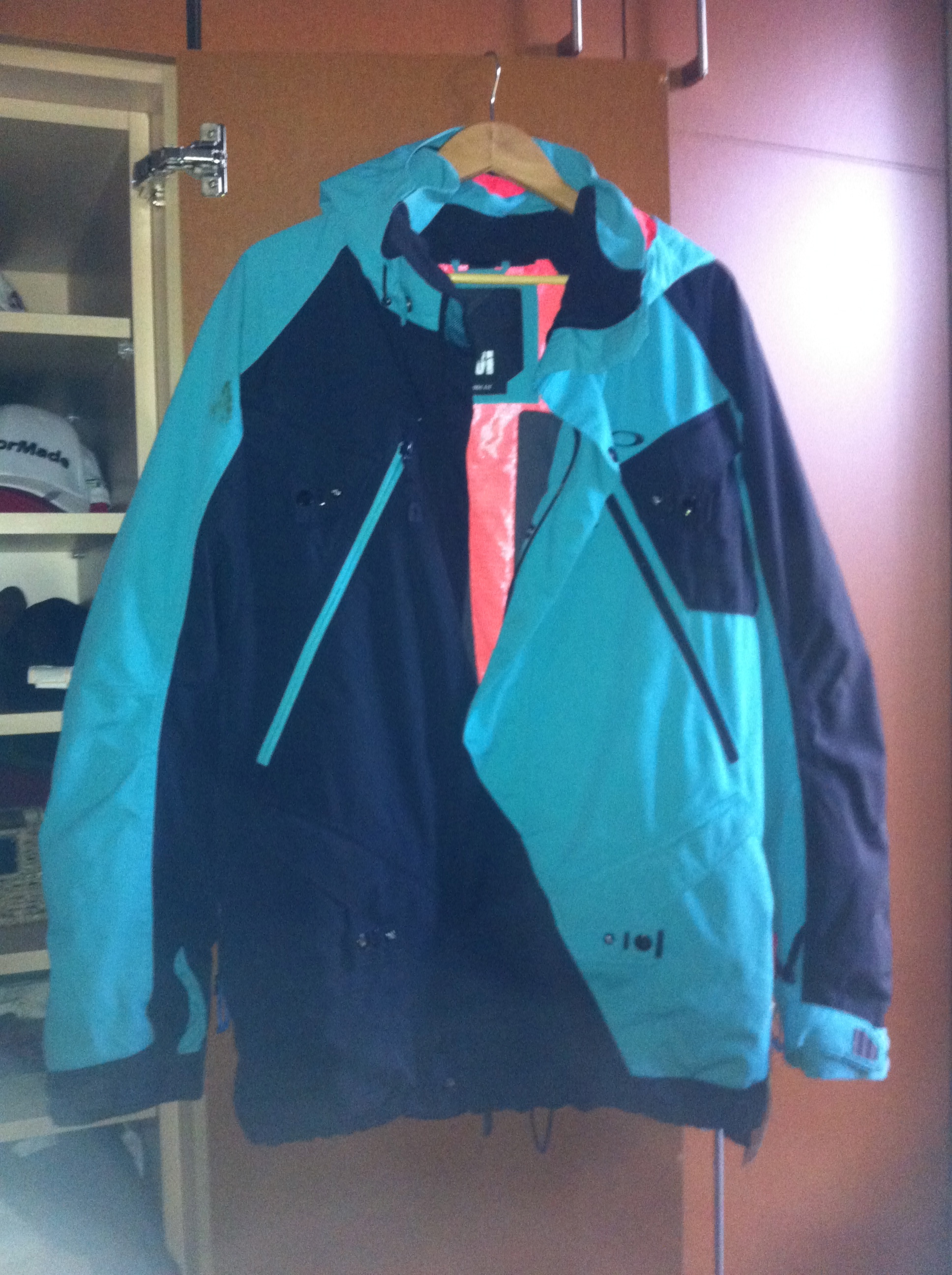 Oakley Loose Fit Medium