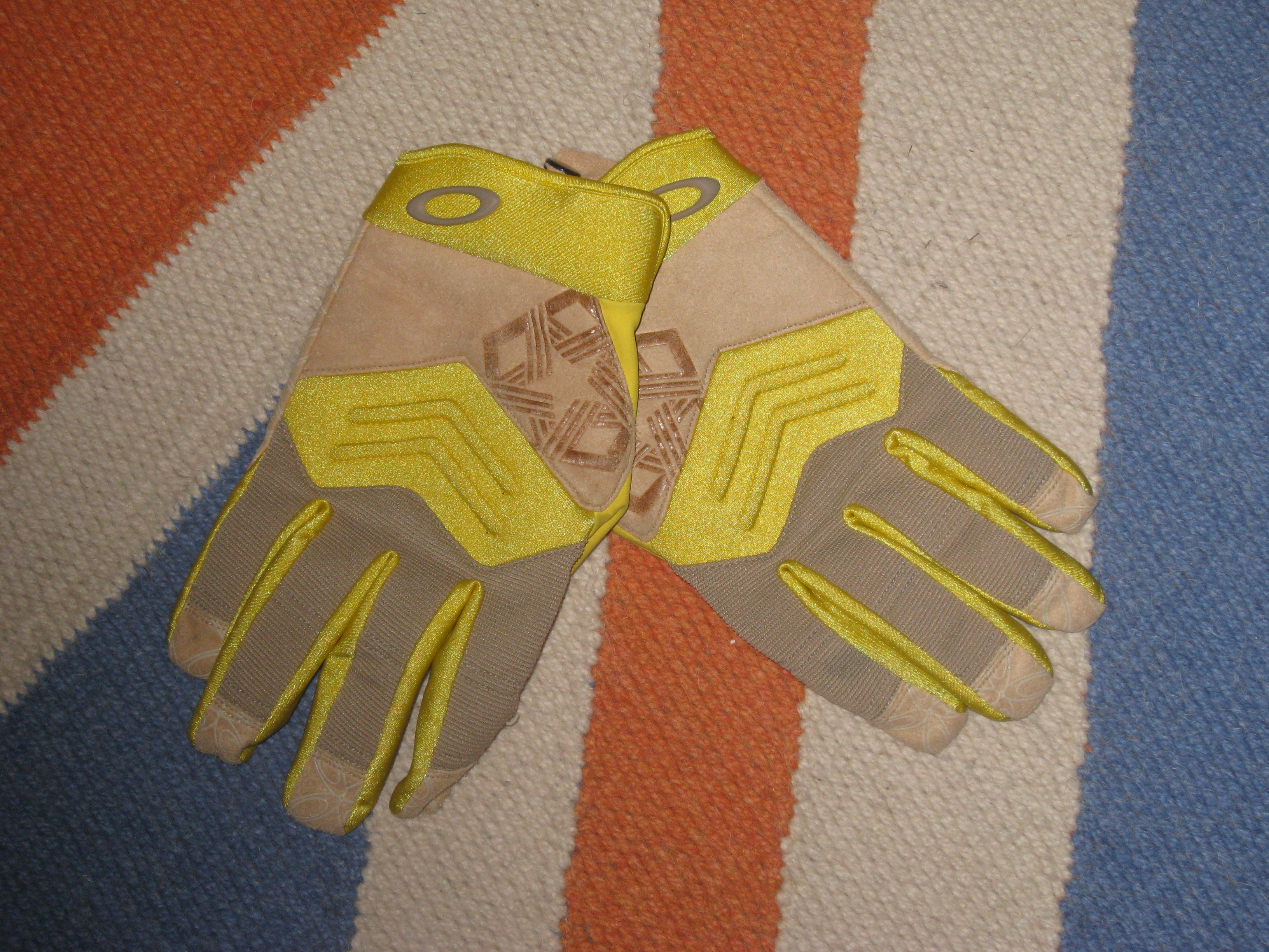 Oakley pipe gloves