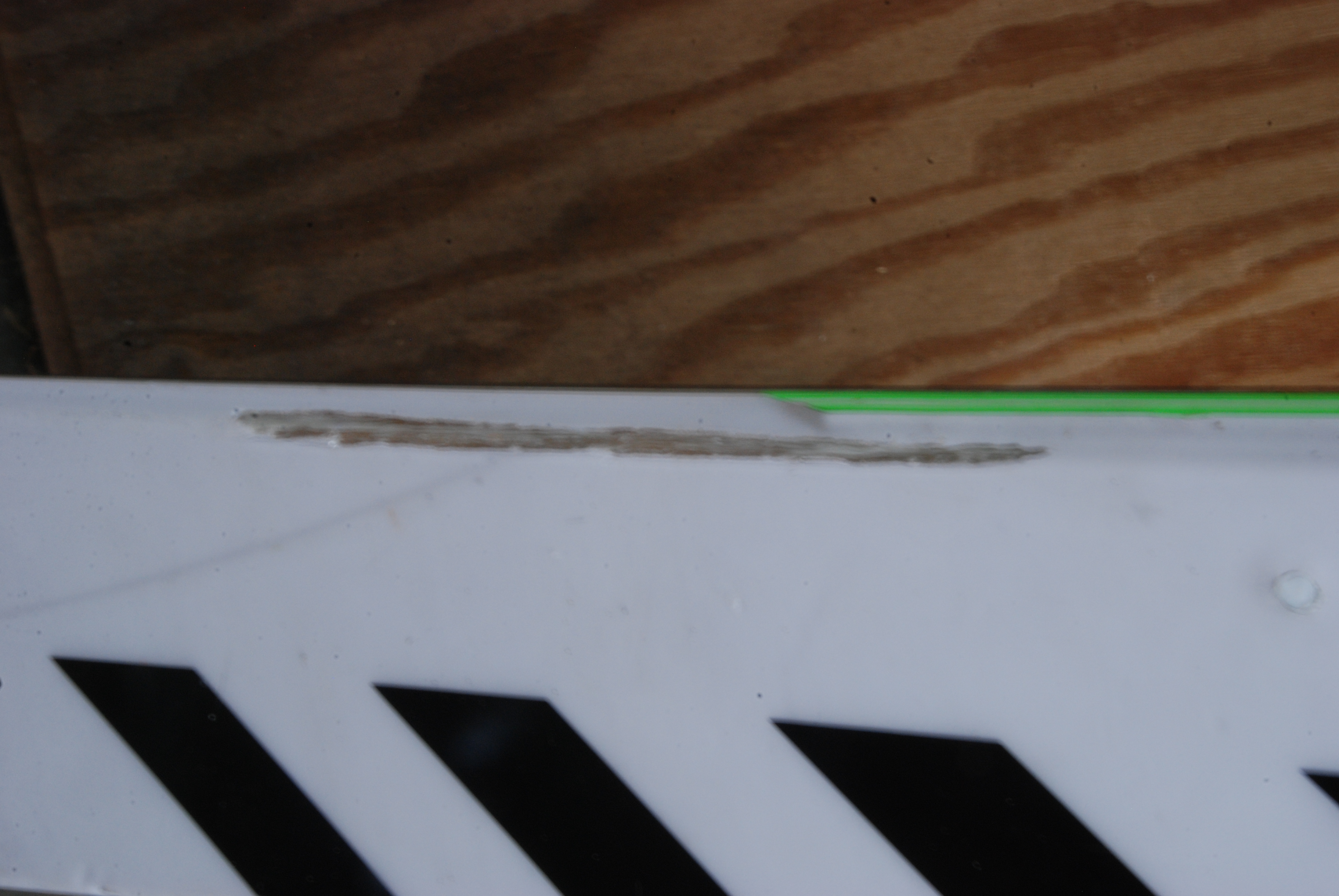 Only noticable top sheet chipping