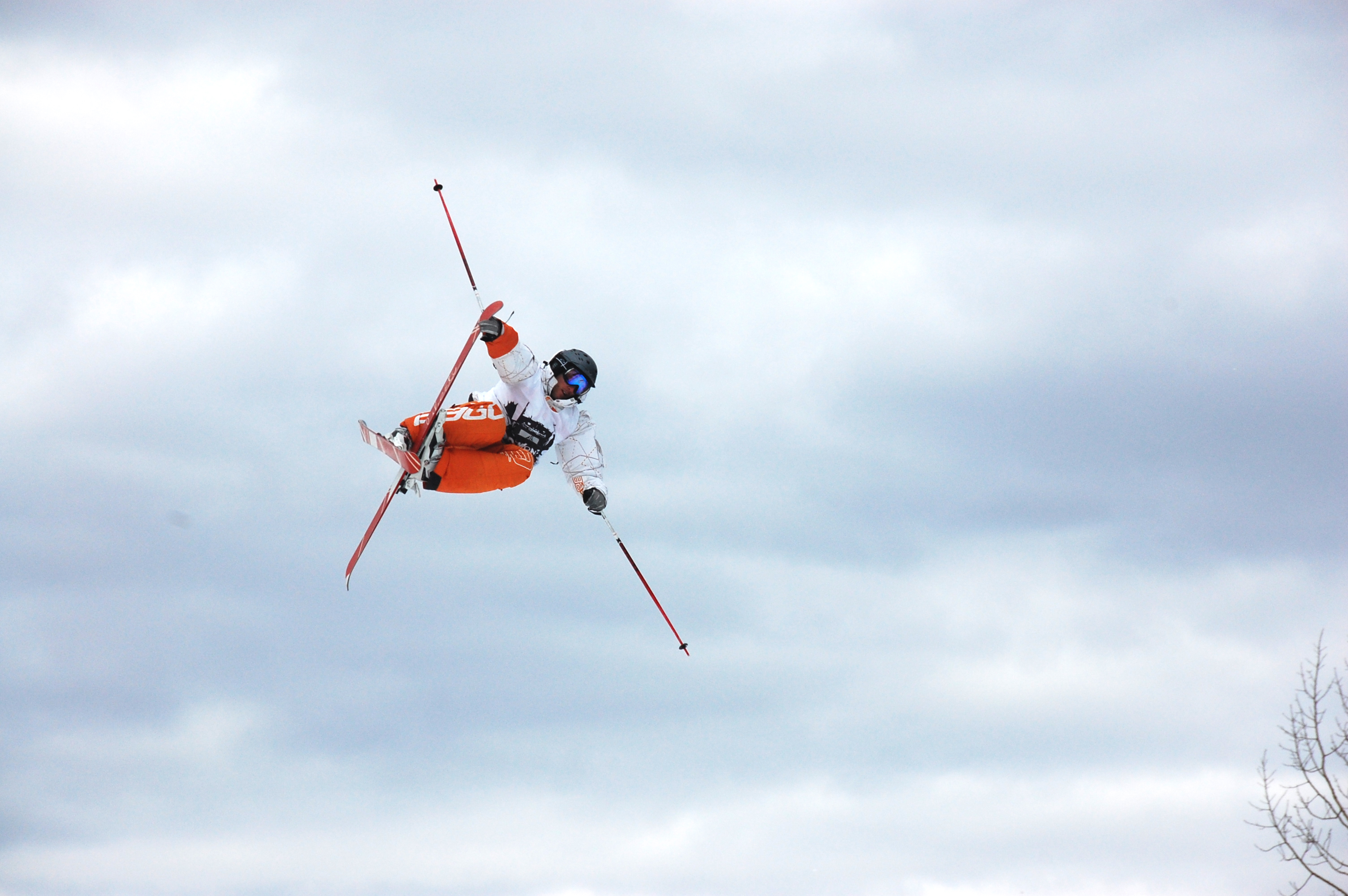 Orange pants and a mute grab