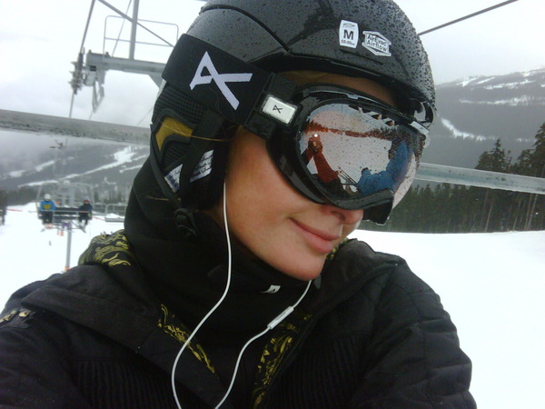 Paris Hilton is a gaper