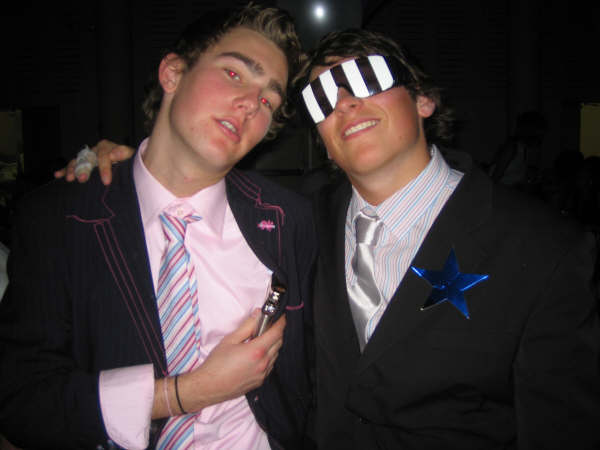 Paryting (check the glasses)