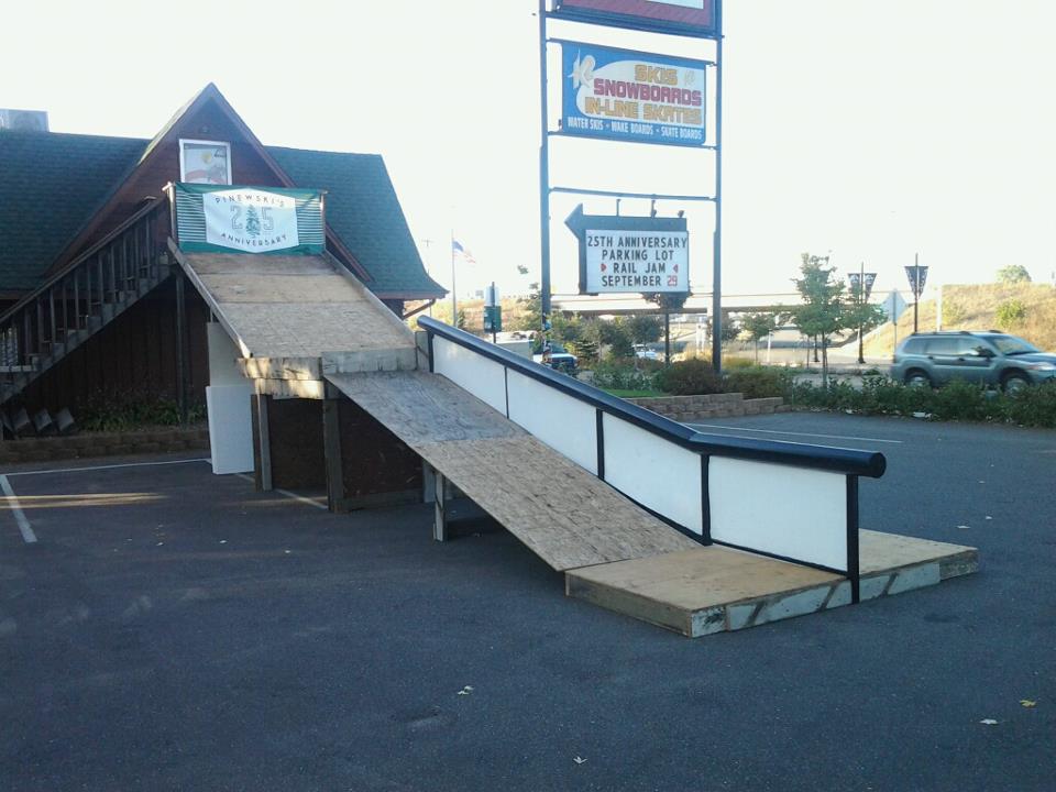 Pinewski's 25th Anniversary - Parking lot rail jam setup