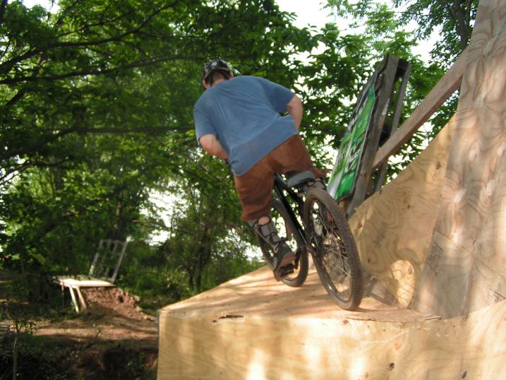 Platform on end of wallride