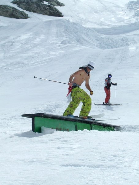 Riddle topping up his tan while riding Momentum 08