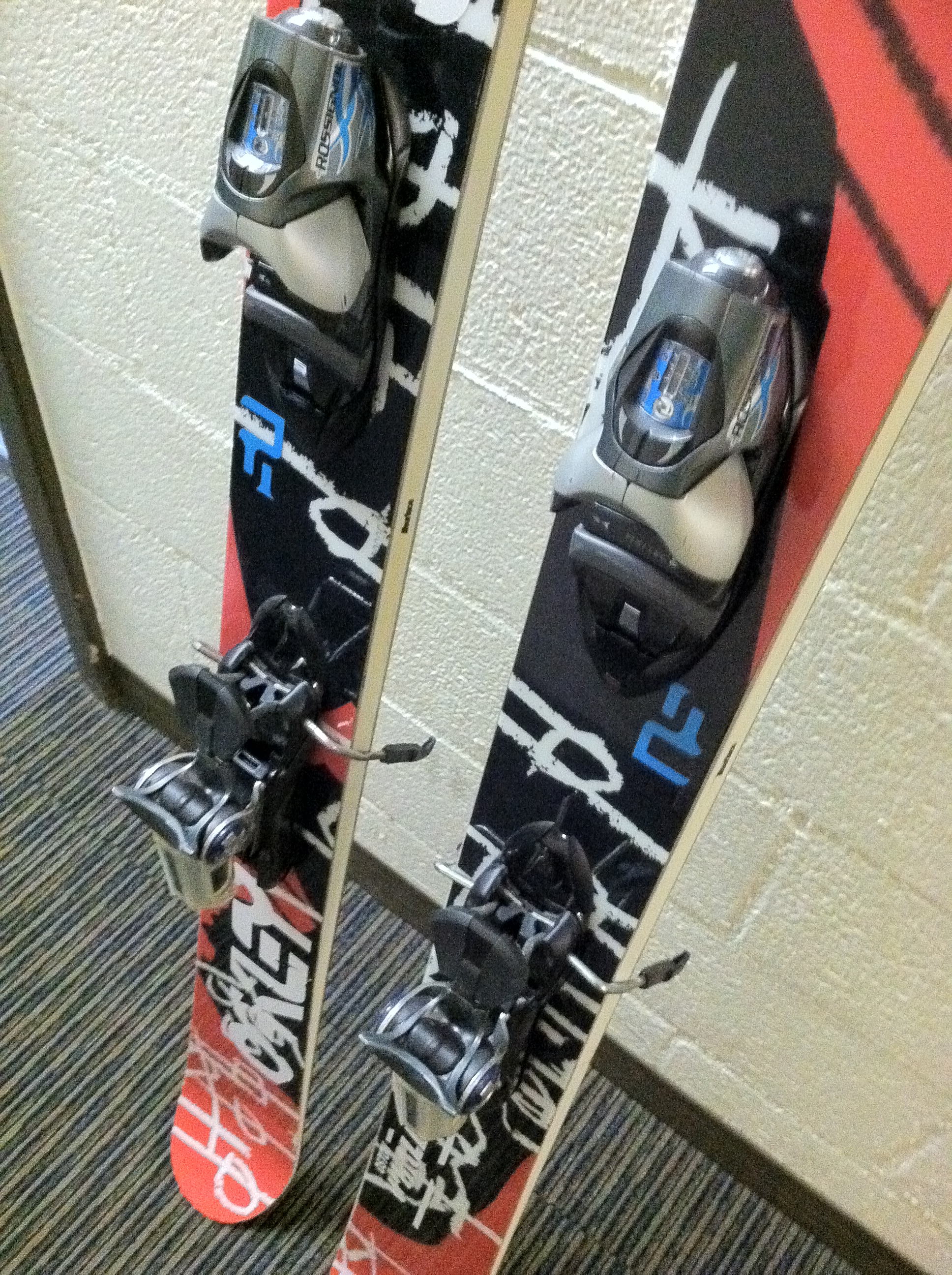 Rossi binders on Surface Live life 2s