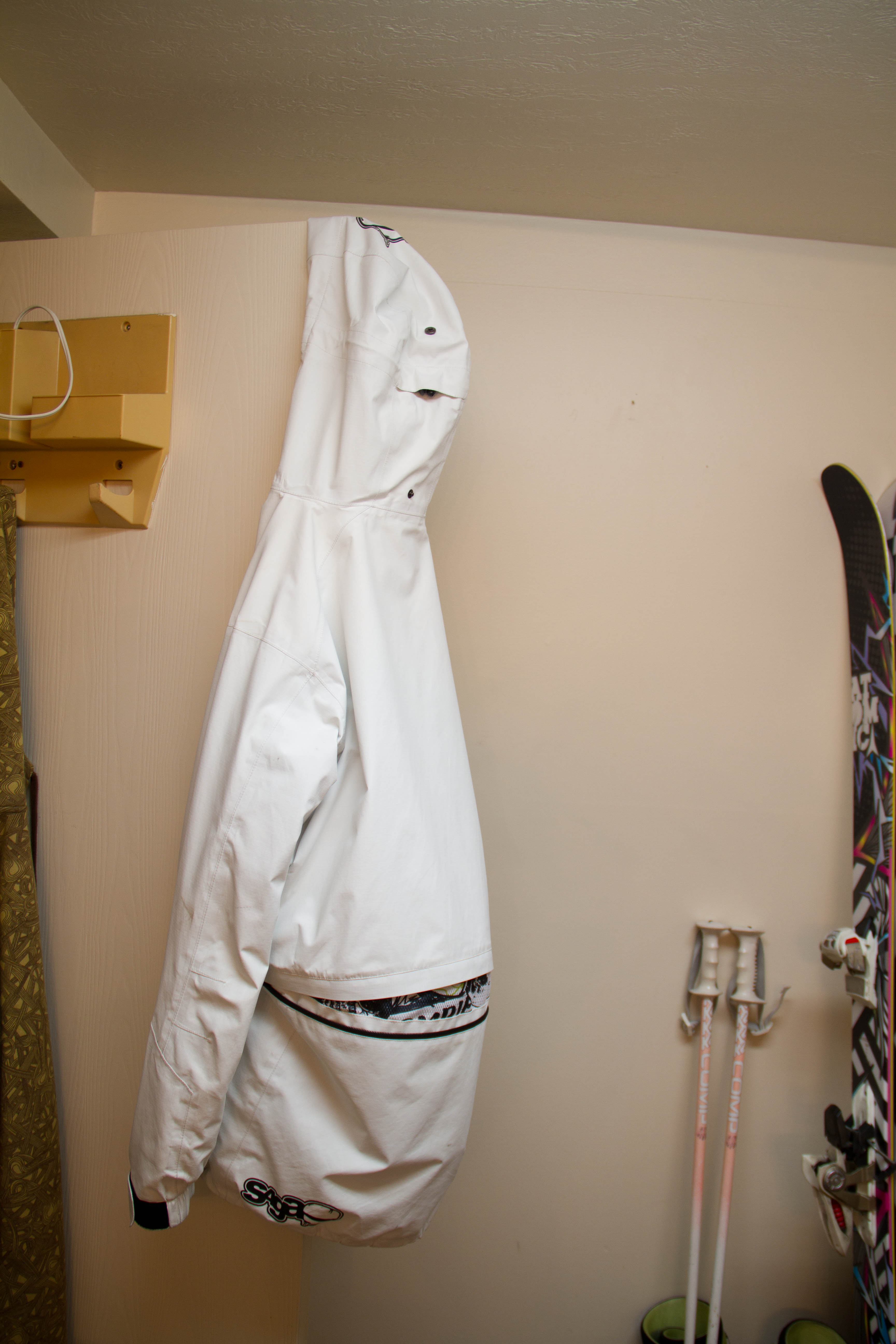 Saga Ghost Size Large