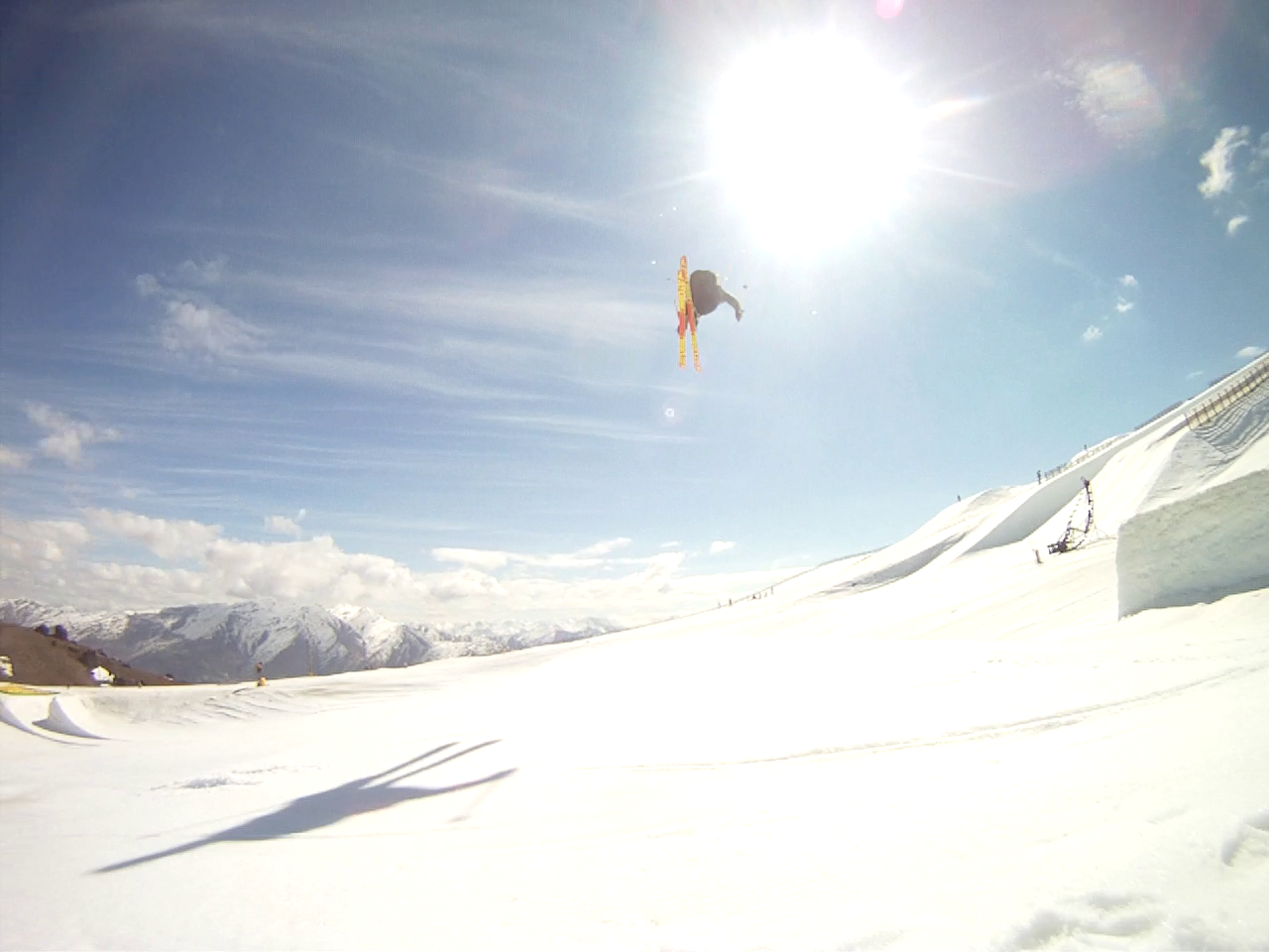 Sam doing Huge slow3 off 60 footer.