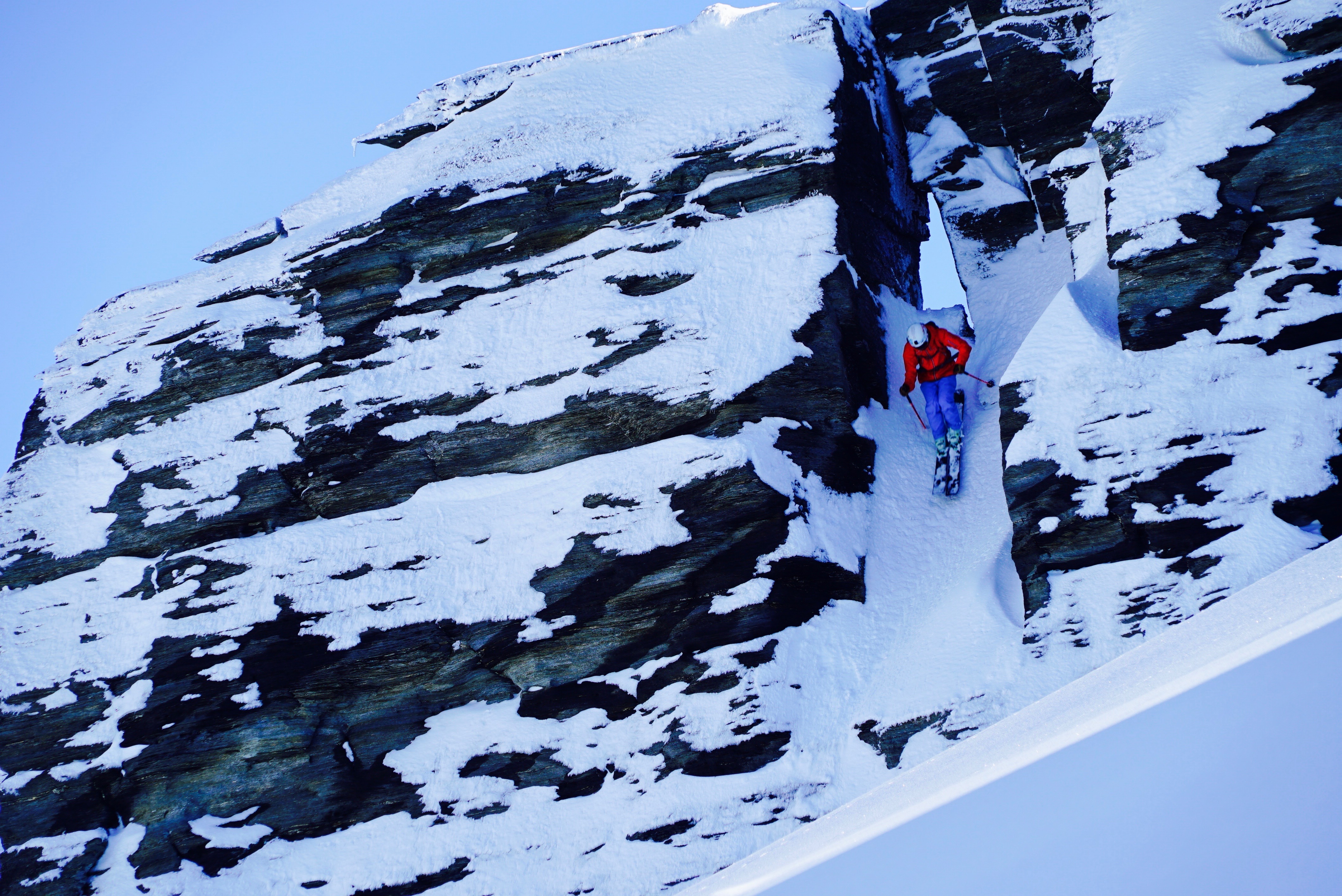 Sam Ibex Lee slotting this little box gap - Credit - Louis Charnaud
