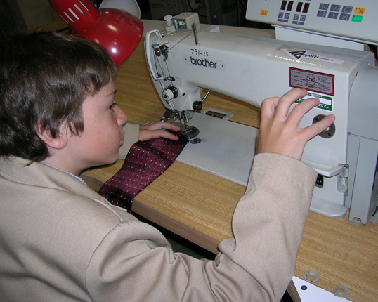 Sean sows his finger to his tie.