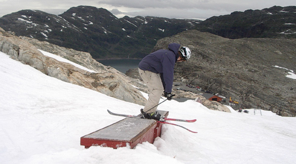 Shit, one of my skis is not looking good:P