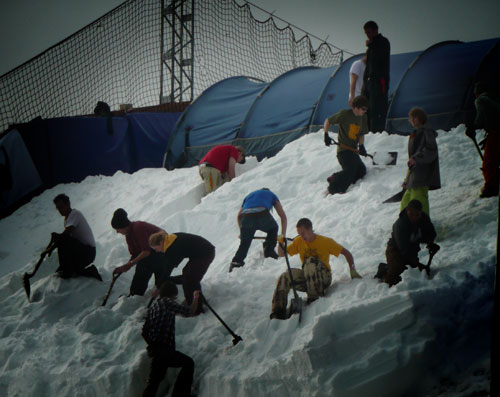 Shovelling the Kicker at London Freeze 08