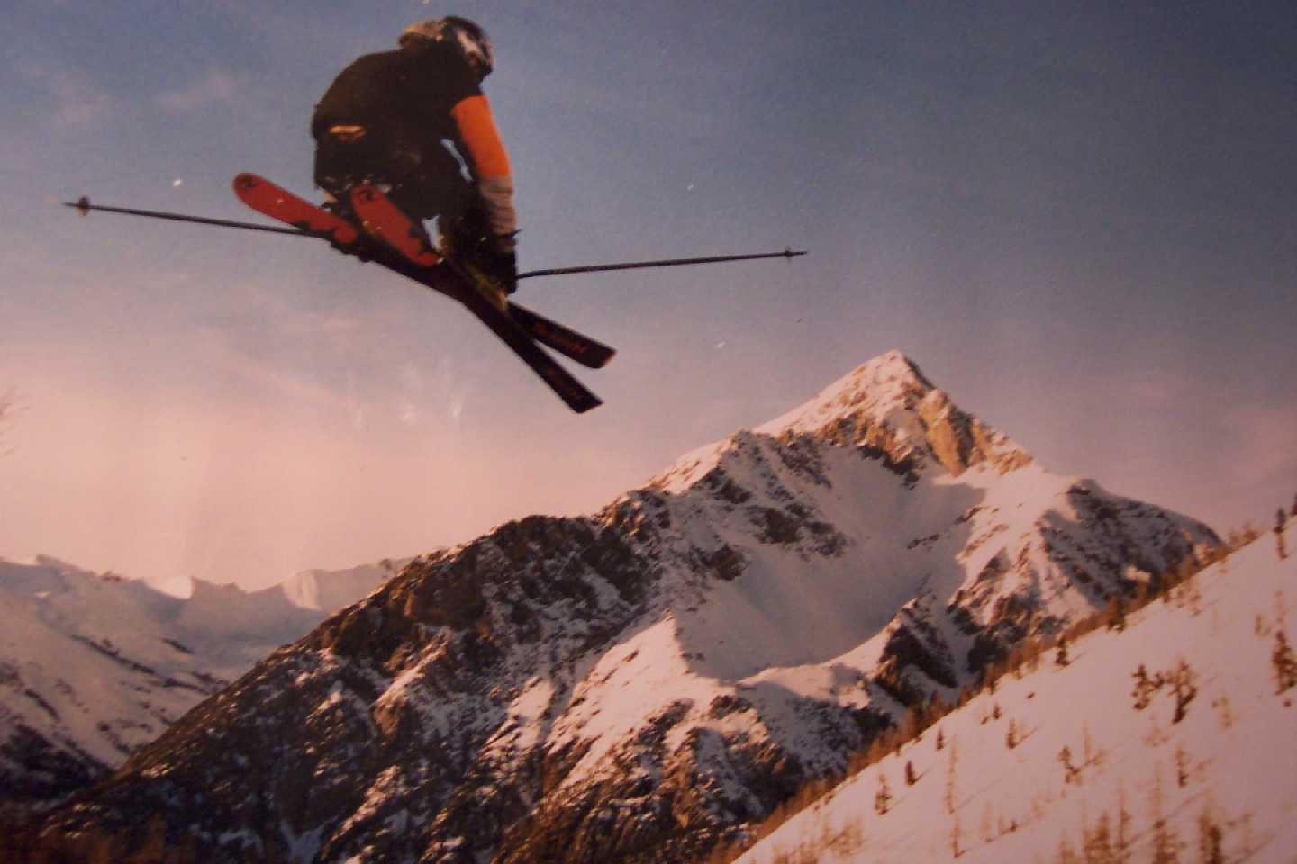 Simple mute, nice background