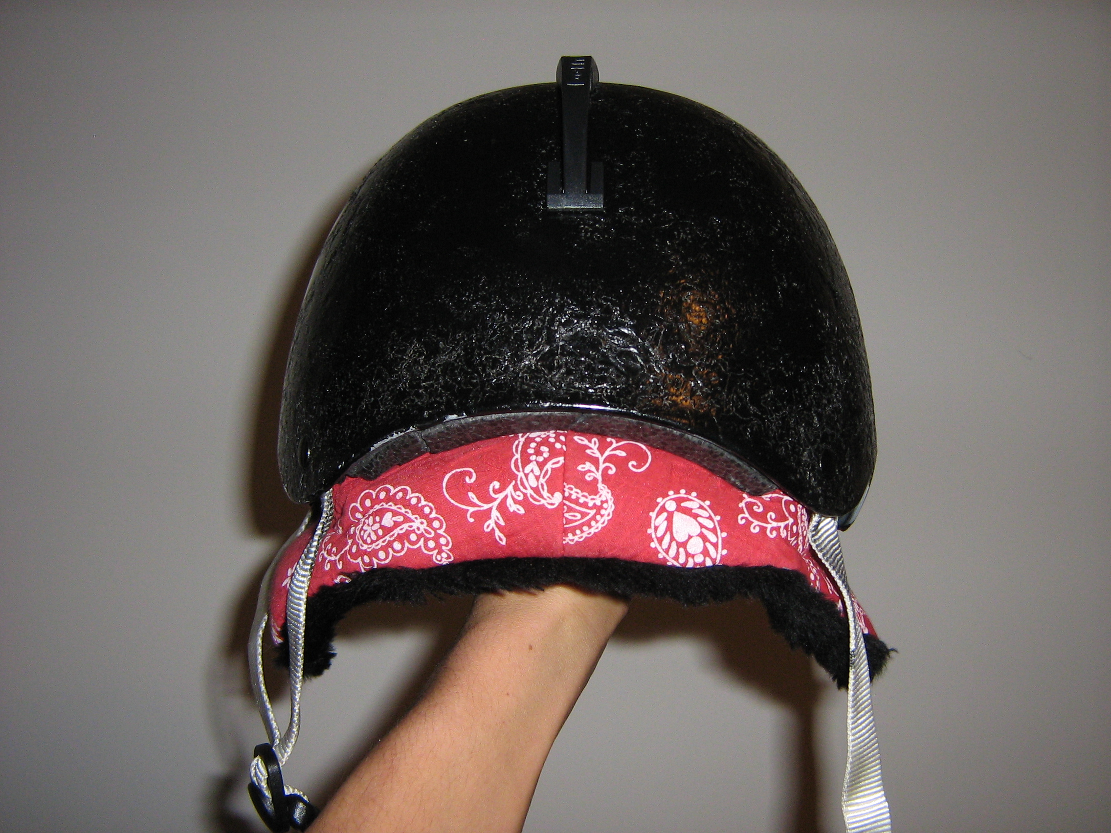 Sink fit, low on neck = mad swagger.