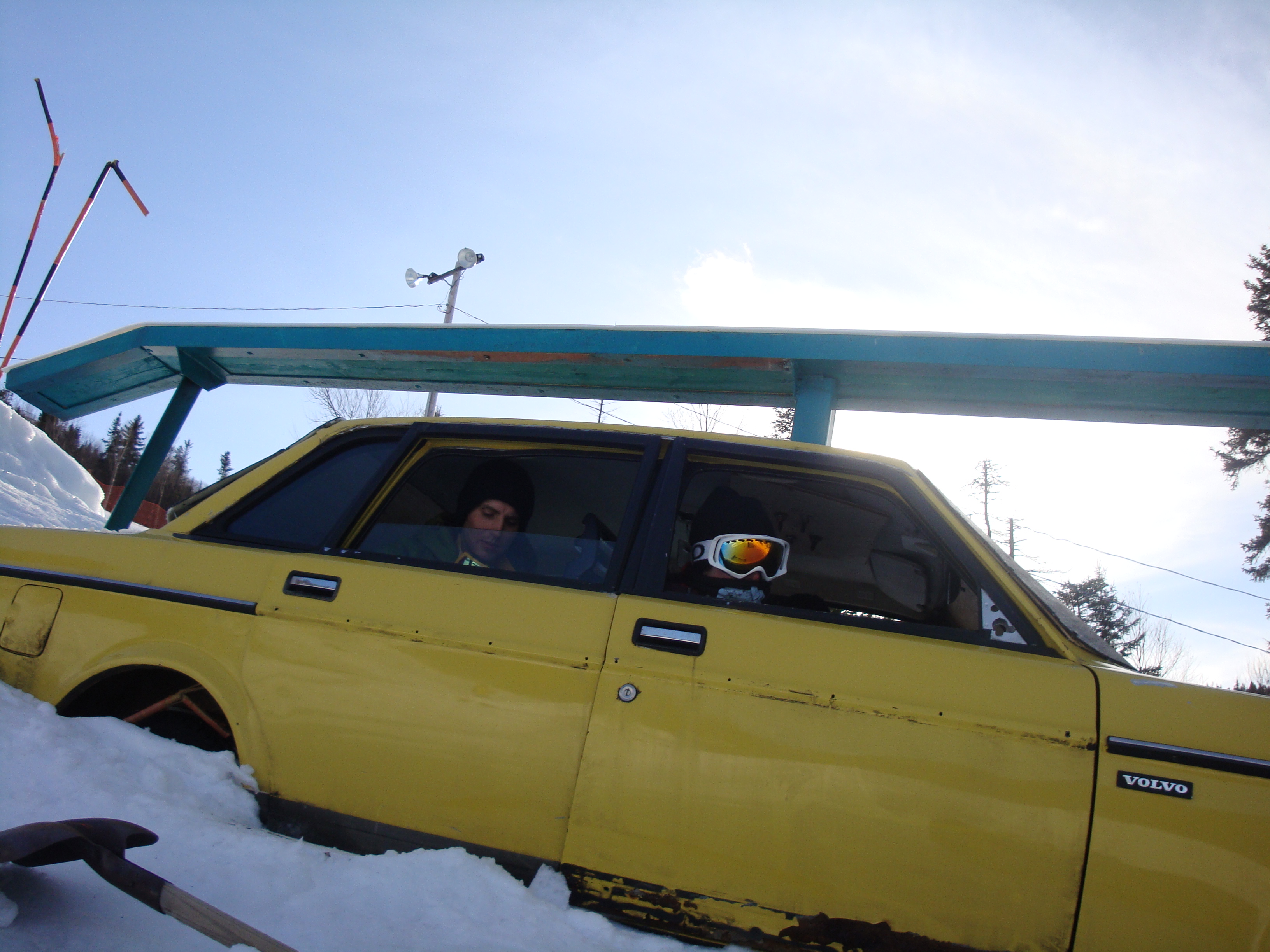 Ski bum-like activity