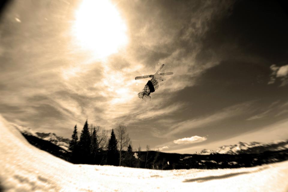 skiing with torn rotercuff (idk how to spell that)