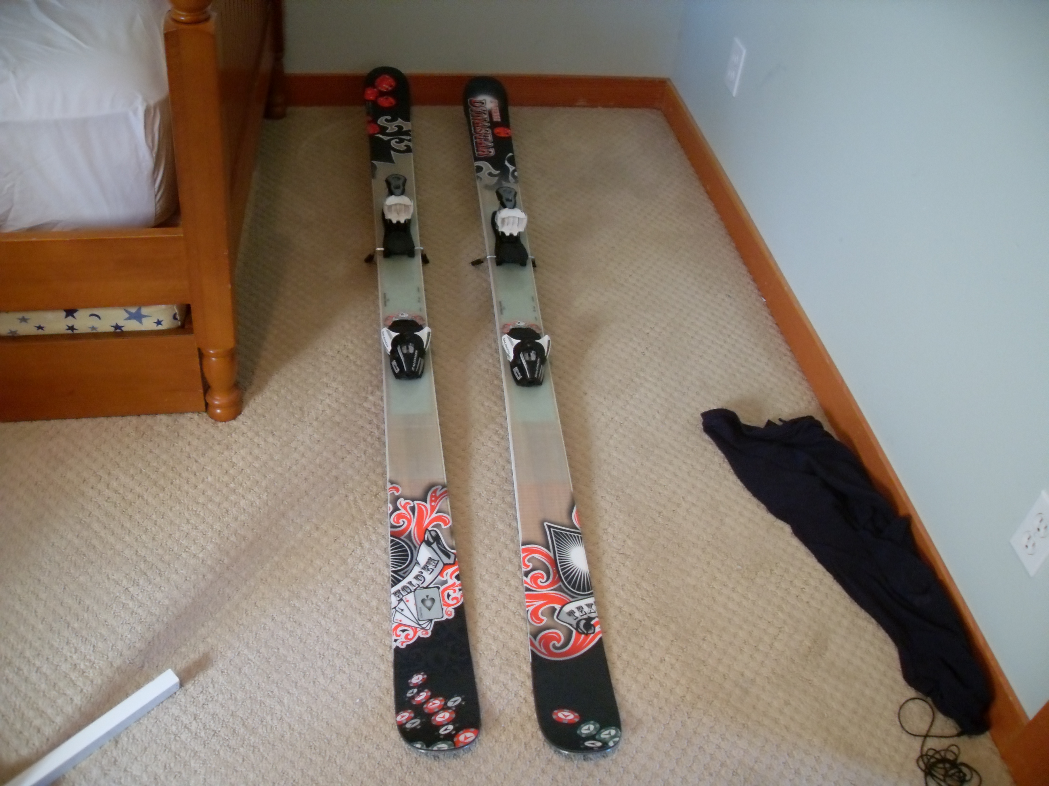 SKIS