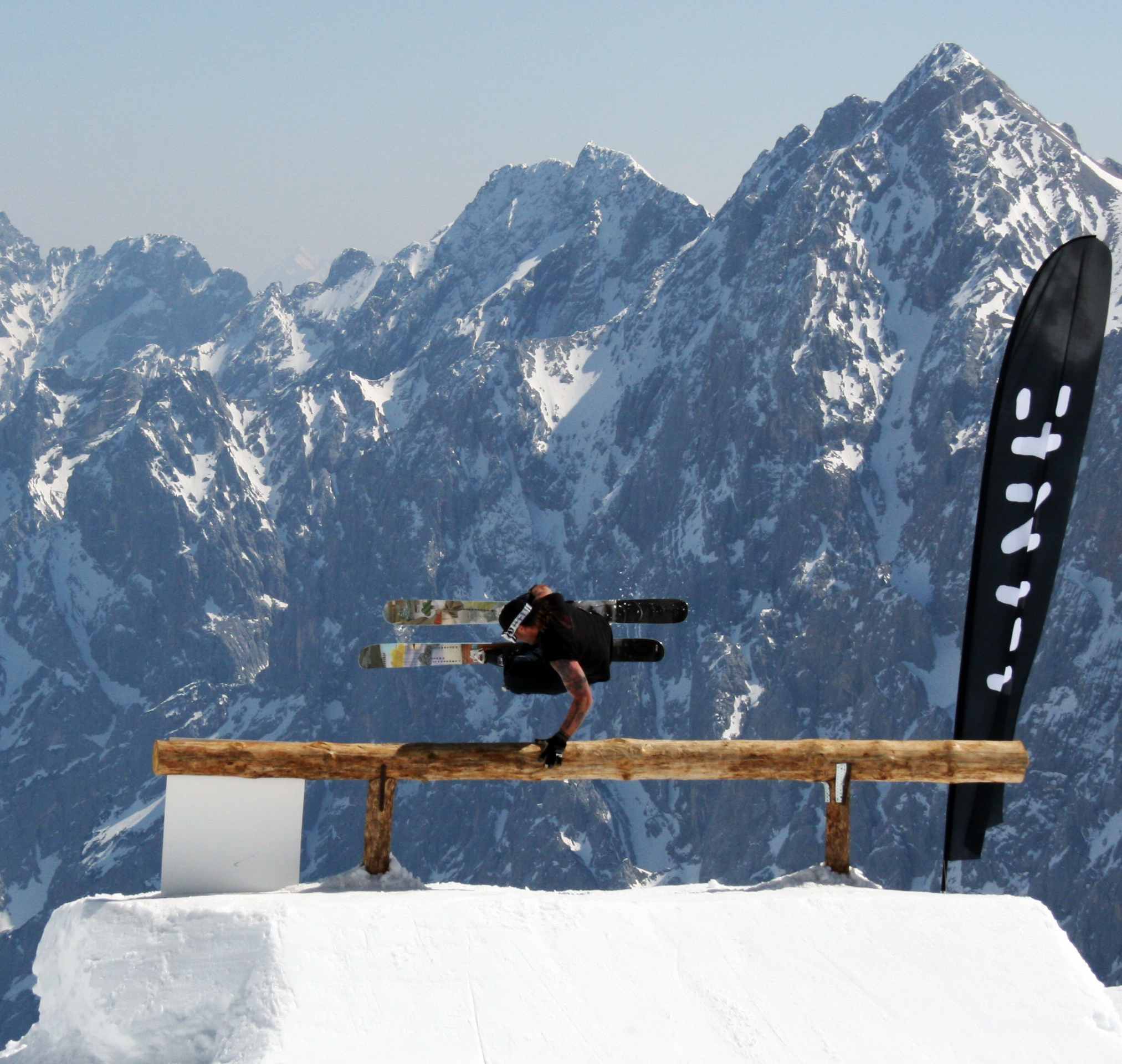 Skye Darden fast plant 180 on a tree jib