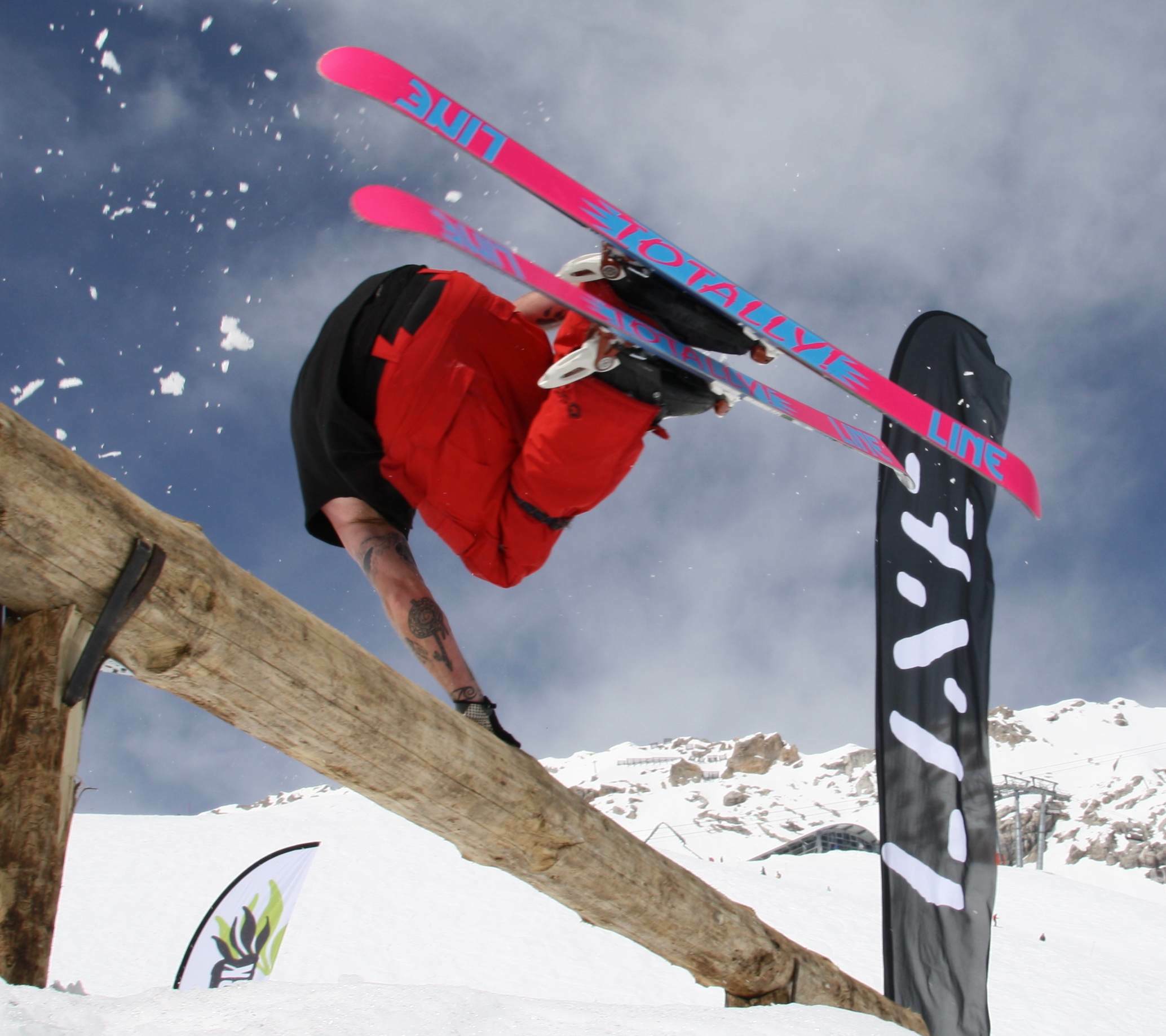 Skye Darden fastplant 180 on the tree jib