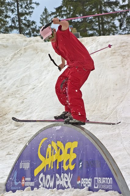 sliding reinbow with one ski