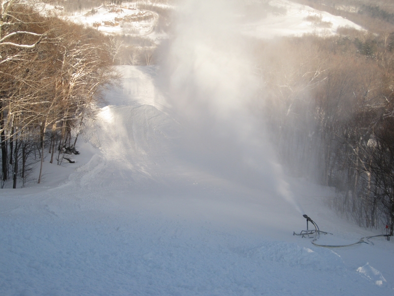 Snow guns blowing on Tyro