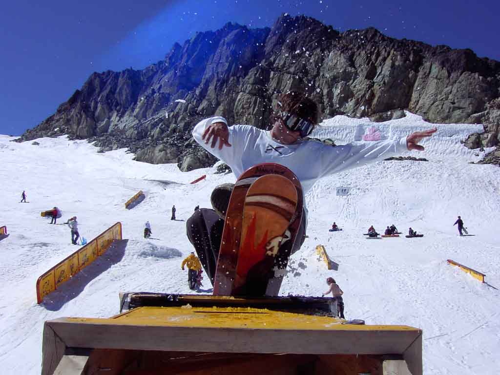 Snow-Skate Boarding Stall on Box