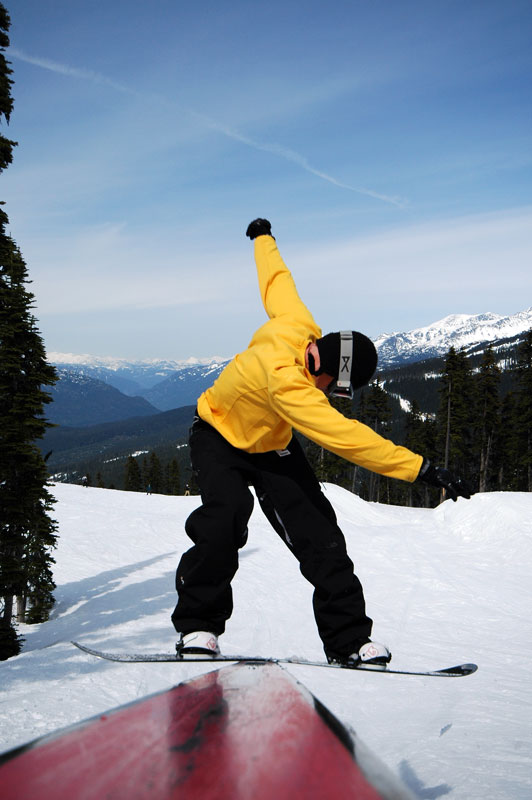 Snowboard: FS boardslide, streetrail (2)