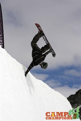 Snowboard handplant