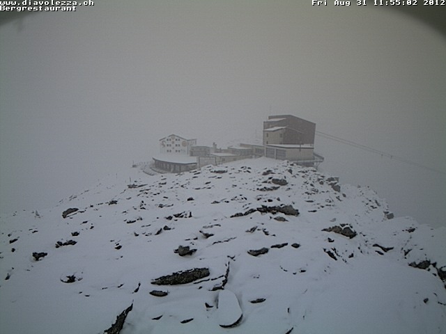 Snowing in Diavolezza